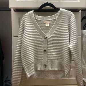 cropped gray sweater